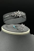 تألقى مع طقم ذهب ابيض بتصميم دمعات الماسى بوزن 28....