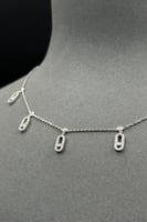 شوكر مستطيل ذهب ابيض تصميم الماس عيار 18 وزن من 5....