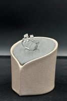 خاتم الماس وزن الذهب : 2.15 جرام وزن الألماس : 0.2...