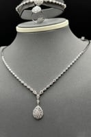 طقم ذهب ابيض دمعات تصميم الماس عيار 18 وزن 26.6 جر...