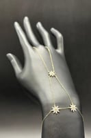 كف زهرة ذهب تصميم الماس عيار 18 وزن 1.1 جرام