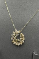 طقم ذهب عيار 18 سنبلة دائرية بتصميم الماسي وزن 4.3...