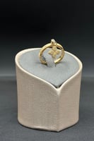 دبلة وردة ذهب تصميم الماس عيار 18 وزن من 3.1 الى 3...