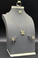 طقم وردة ذهب تصميم الماس عيار 18 وزن 5.4 جرام