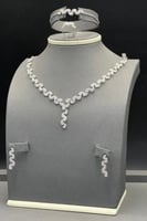 طقم ذهب ابيض تصميم الماس عيار 18 وزن 17.3 جرام