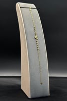 اسوارة V ذهب صافي عيار 18 وزن 0.8 جرام