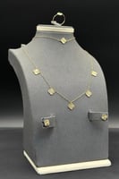 طقم اطفال وردات ذهب صافي عيار 18 وزن 3.4 جرام