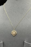 طقم فان كليف ذهب عيار 18 همسة الورد وزن من 2.6 إلى...