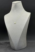 عقد زهرة ذهب تصميم الماس عيار 18 وزن 0.6 جرام