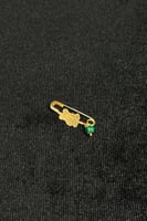 بروش اطفال دب ذهب مع صدف اخضر عيار 21 وزن 0.9 جرام