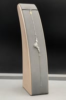 اسوارة دمعة مع باقيت ذهب ابيض تصميم الماس عيار 18...