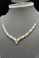 طقم ذهب للملكة عيار 18 بهاء العرش وزن 9.3 جرام