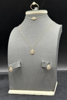 طقم دمعة ذهب تصميم الماس عيار 18 وزن من 2.8 الى 2....