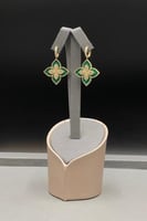 حلق وردة أخضر ذهب تصميم الماس عيار 18 وزن 8.9 جرام