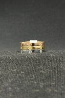 دبلة ثلاث ادور ذهب صافي ملون عيار 18 وزن من 5.9 ال...