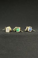 حلق مستطيل ذهب مع صدف ملون عيار 18 وزن من 0.8 الى...