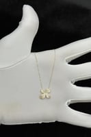 عقد وردة ذهب تصميم الماس عيار 18 وزن 1.1 جرام