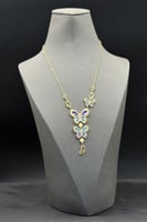 عقد فراشة ذهب مع صدف بنفسجي وازرق عيار 18 وزن 10.7...