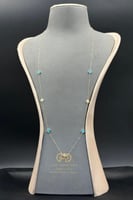 شال وردة ذهب مع صدف فيروزي عيار 18 وزن 1.7 جرام