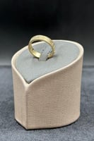 دبلة ذهب تصميم الماس عيار 18 وزن من 5.6 الى 5.7 جر...