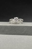 دبلة توينز ذهب ابيض تصميم الماس عيار 18 وزن 1.7 جر...