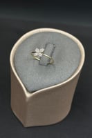 خاتم وردة ذهب تصميم الماس عيار 18 وزن 0.5 الى 0.6...