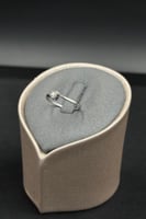 خاتم الماس وزن الذهب : 0.85 جرام وزن الألماس : 0.0...