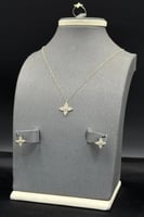 طقم اطفال زهرة ذهب تصميم الماس عيار 18 وزن 1.8 جرا...