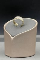 دبله ذهب صافي عيار 18 وزن من 2.2 الى 2.3 جرام