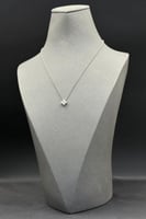 عقد وردة ذهب ابيض تصميم الماس عيار 18 وزن 2.6 جرام