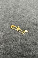 بروش اطفال فراشة ذهب مع صدف ابيض عيار 21 وزن 0.7 ج...