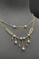 عقد مستطيل دورين ذهب مع لؤلؤ عيار 18 وزن من 4.8 ال...