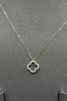 طقم اطفال وردة مفرغ ذهب تصميم الماس عيار 18 وزن 1....