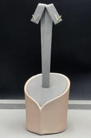 حلق V ذهب صافي عيار 18 وزن من 0.6 الى 0.7 جرام