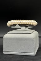 اسوارة لؤلؤ كور مع ذهب بالأطراف عيار 18 وزن 2.3 جر...