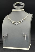 طقم زهرة ذهب تصميم الماس عيار 18 وزن 13.5 جرام