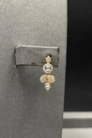 طقم وردة مع باقيت ذهب تصميم الماس عيار 18 وزن 10.6...