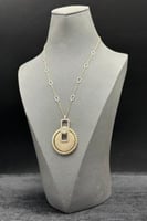 عقد دائري مع باقيت ذهب تصميم الماس عيار 18 وزن 9.5...