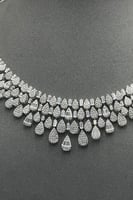 طقم دمعات مع باقيت ذهب ابيض تصميم الماس عيار 18 وز...