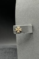 طقم ذهب عيار 18 أربع بتلات وزن 3.3 جرام