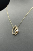 عقد كلمة امي ذهب مع لؤلؤ تصميم الماس عيار 18 وزن م...