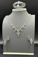 طقم ذهب ابيض تصميم الماس عيار 18 وزن 18.1 جرام