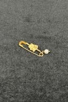 بروش اطفال دب ذهب مع صدف ابيض عيار 21 وزن 0.8 جرام