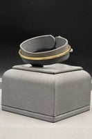 اسوارة مع خاتم ذهب تصميم الماس مع فص اخضر عيار 18...