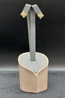 حلق وردة ( حجم صغير ) ذهب تصميم الماس عيار 18 وزن...