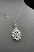 عقد دمعات ذهب ابيض تصميم الماس عيار 18 وزن 3.3 جرا...