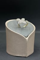 خاتم وردة ذهب تصميم الماس عيار 18 وزن من 2.2 الى 2...