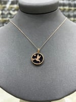 تعليقة الماس مع ذهب عيار 18 موديل روز جولد بتصميم...