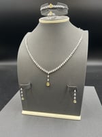 طقم ذهب ابيض ناعم بتصميم الماسي فص فانسي لأطلالة ج...