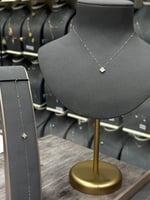 عقد ذهب مع اسوارة ورده مع صدف